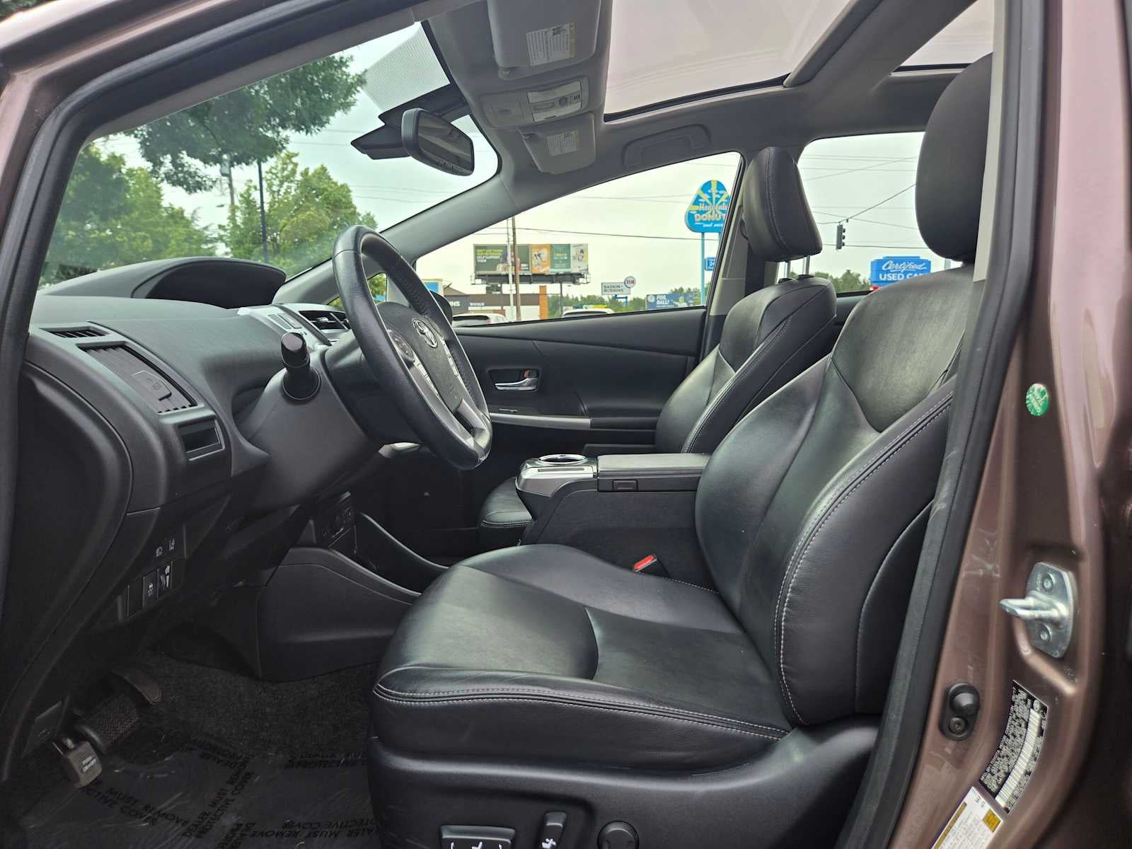 2017 Toyota Prius v Five