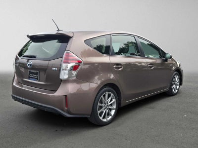 2017 Toyota Prius v Five