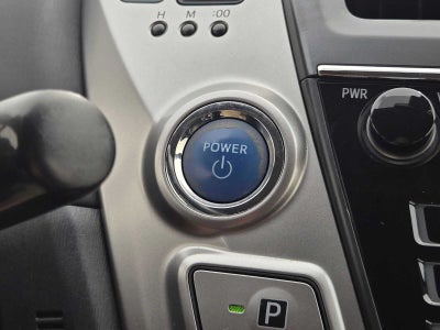 2017 Toyota Prius v Five