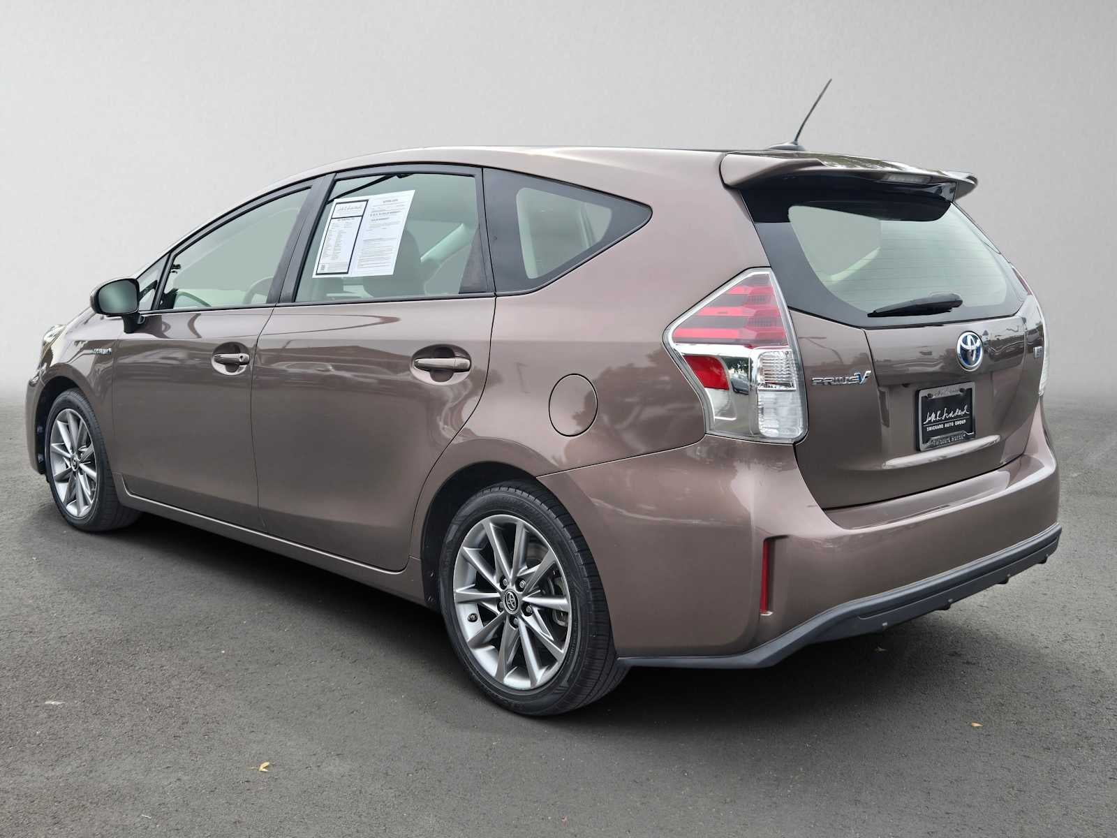 2017 Toyota Prius v Five