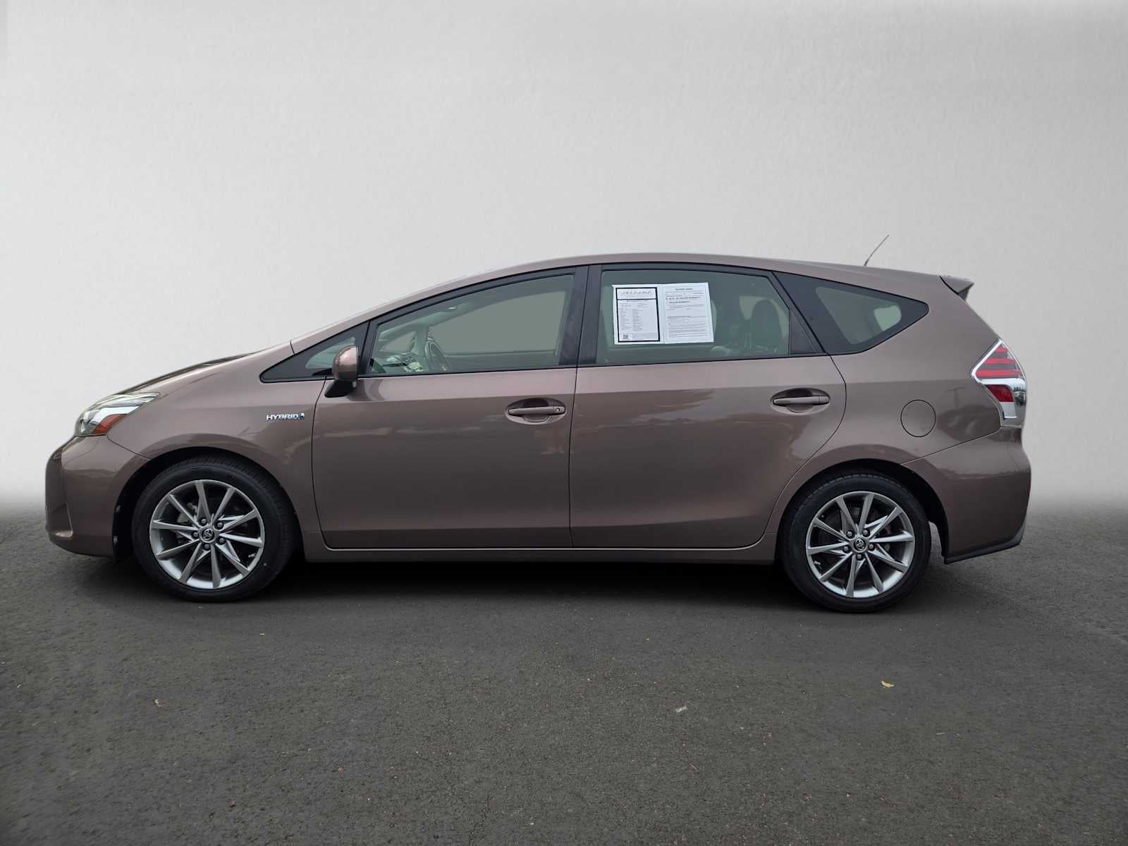 2017 Toyota Prius v Five