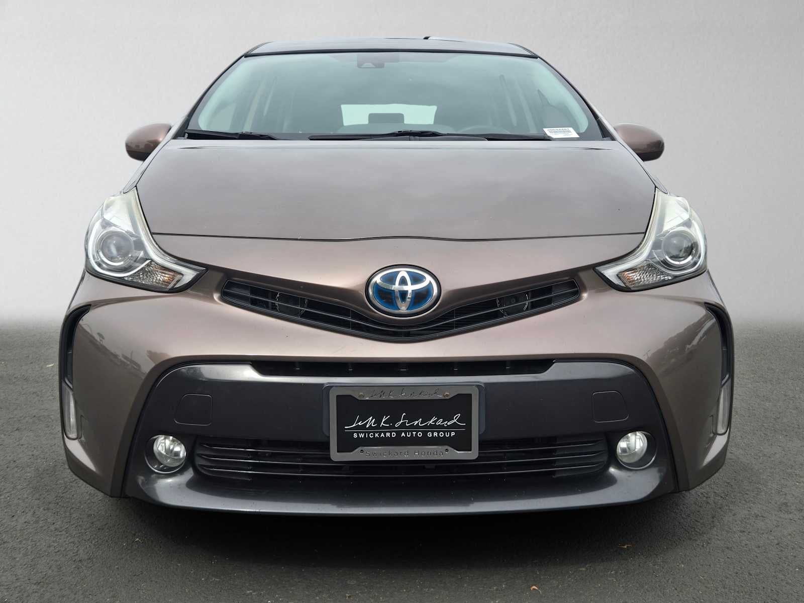 2017 Toyota Prius v Five