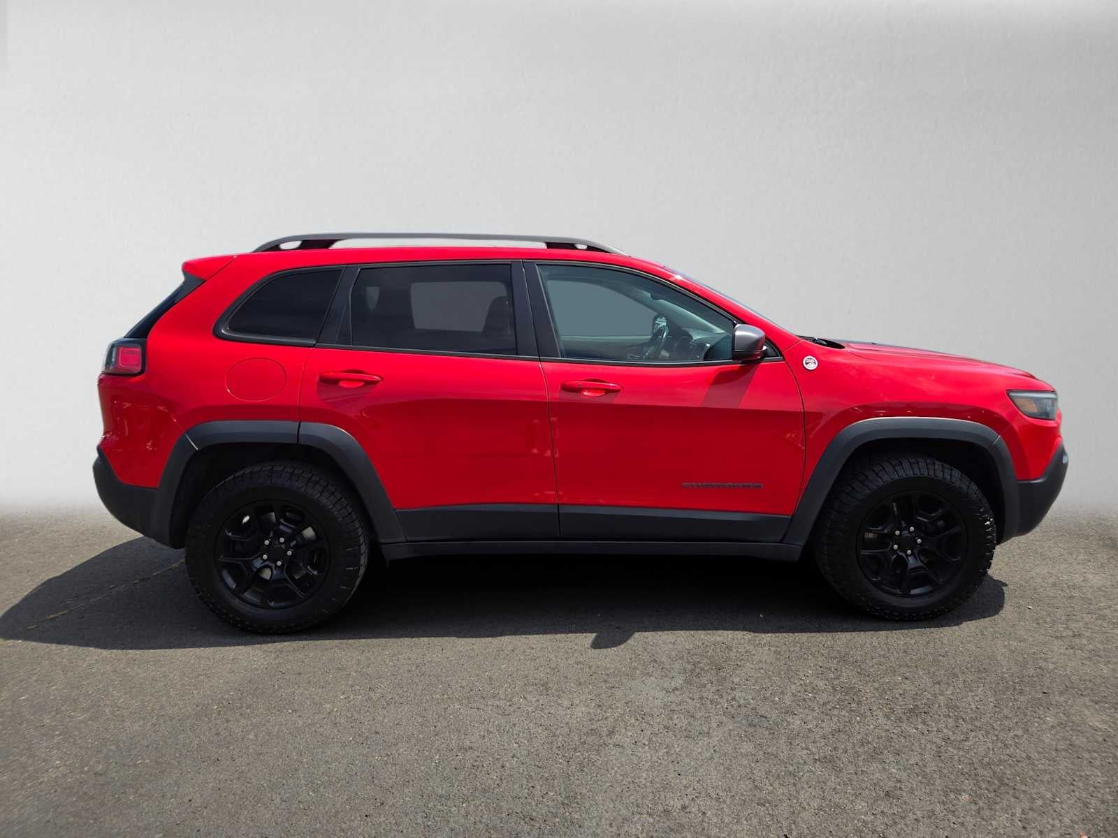 Used 2019 Jeep Cherokee Trailhawk with VIN 1C4PJMBX1KD337303 for sale in Gresham, OR
