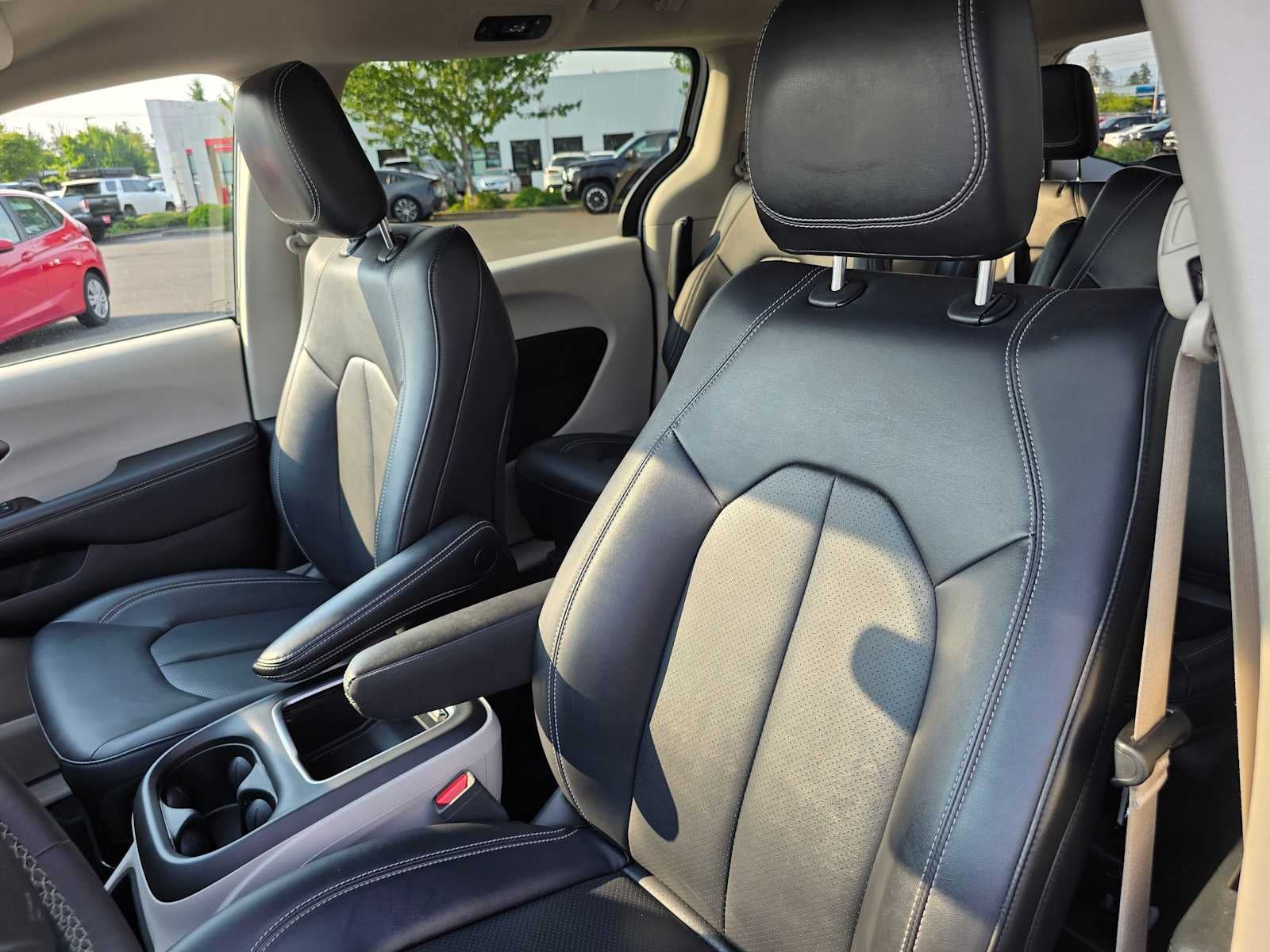 2024 Chrysler Pacifica Hybrid Select