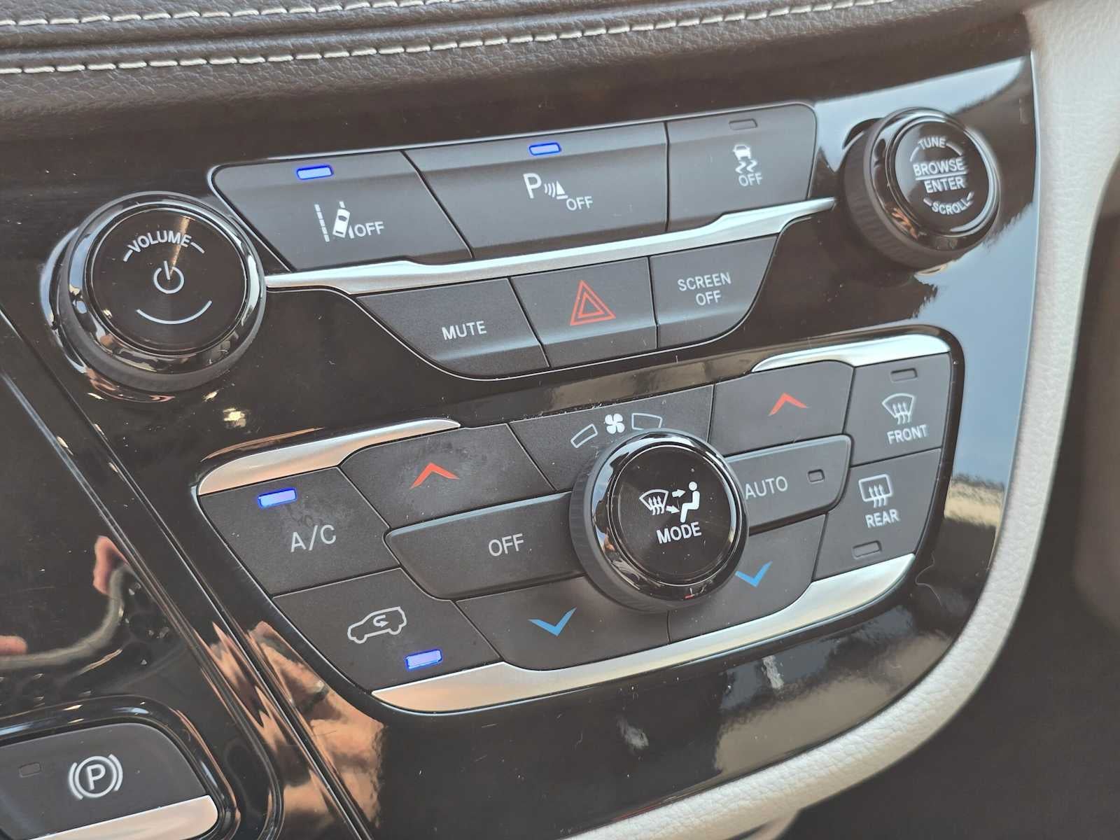 2024 Chrysler Pacifica Hybrid Select