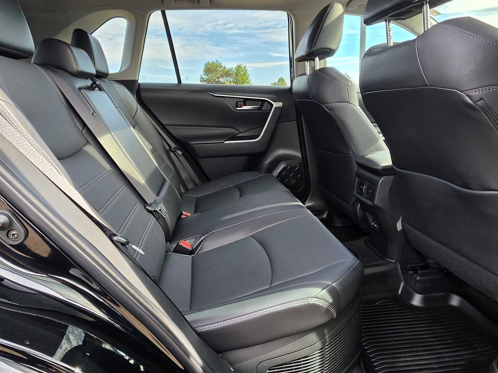 2023 Toyota RAV4 Hybrid XLE Premium