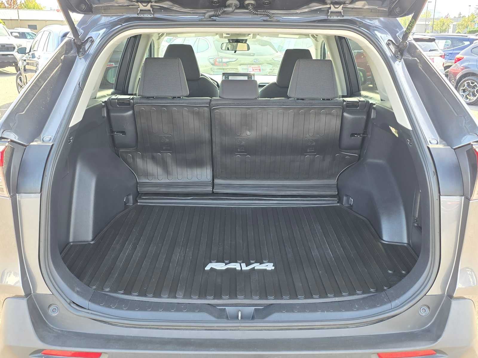 2022 Toyota RAV4 Hybrid LE
