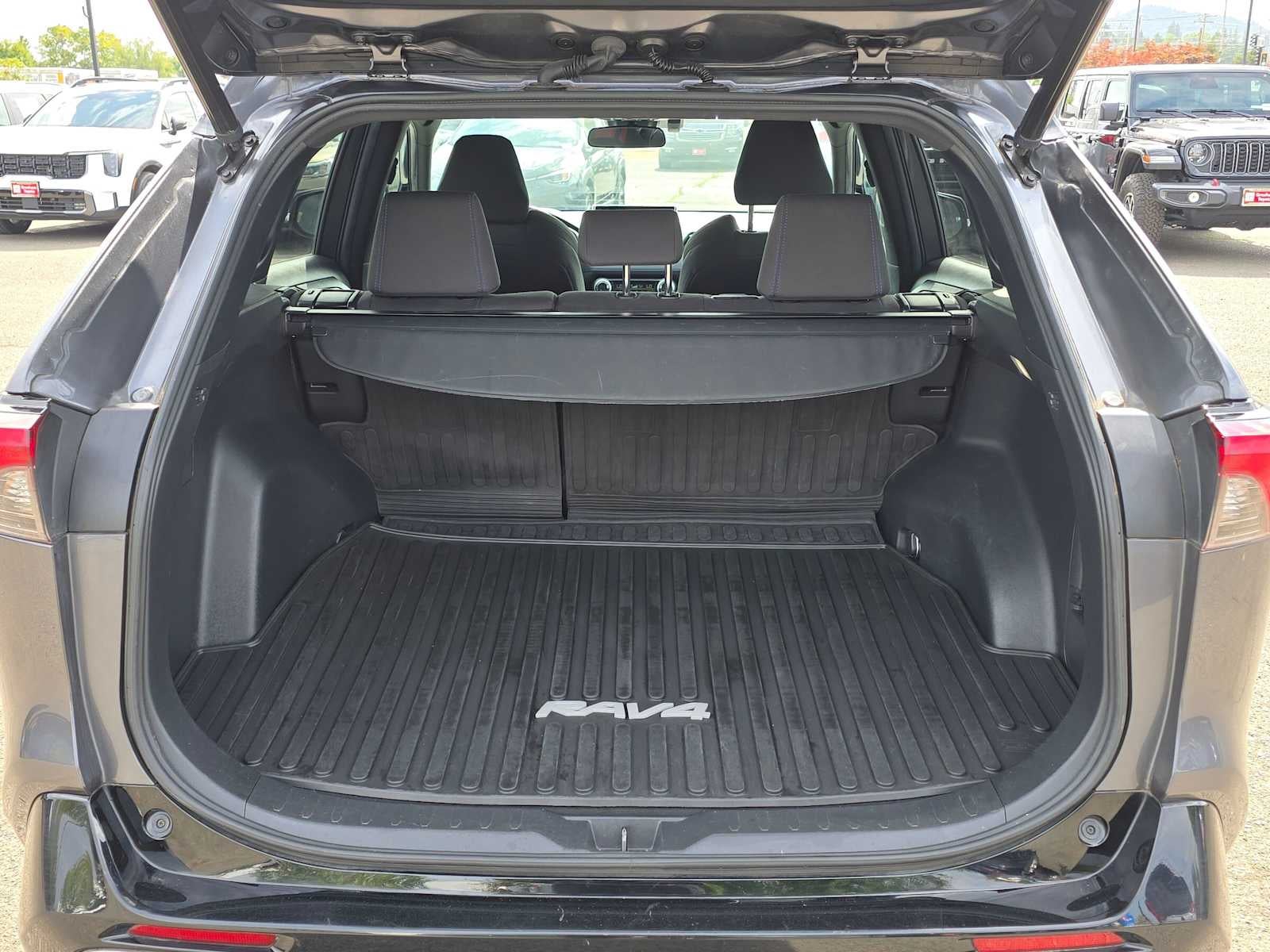 2023 Toyota RAV4 Hybrid SE