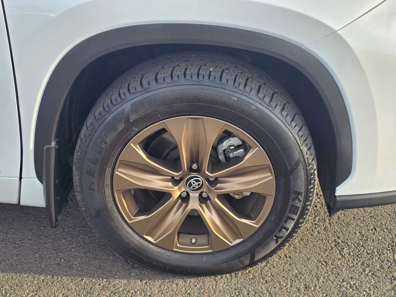 2023 Toyota Highlander Hybrid Bronze Edition