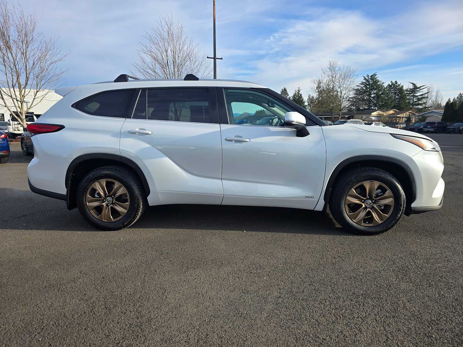 2023 Toyota Highlander Hybrid Bronze Edition
