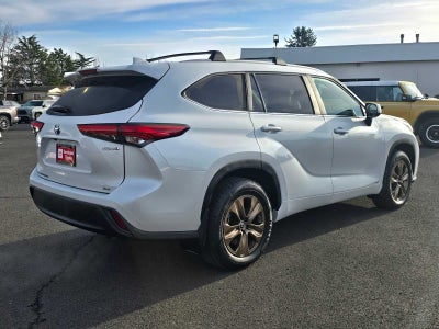 2023 Toyota Highlander Hybrid Bronze Edition