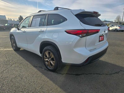 2023 Toyota Highlander Hybrid Bronze Edition