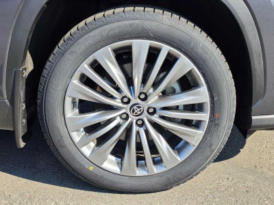 2023 Toyota Highlander Hybrid Platinum