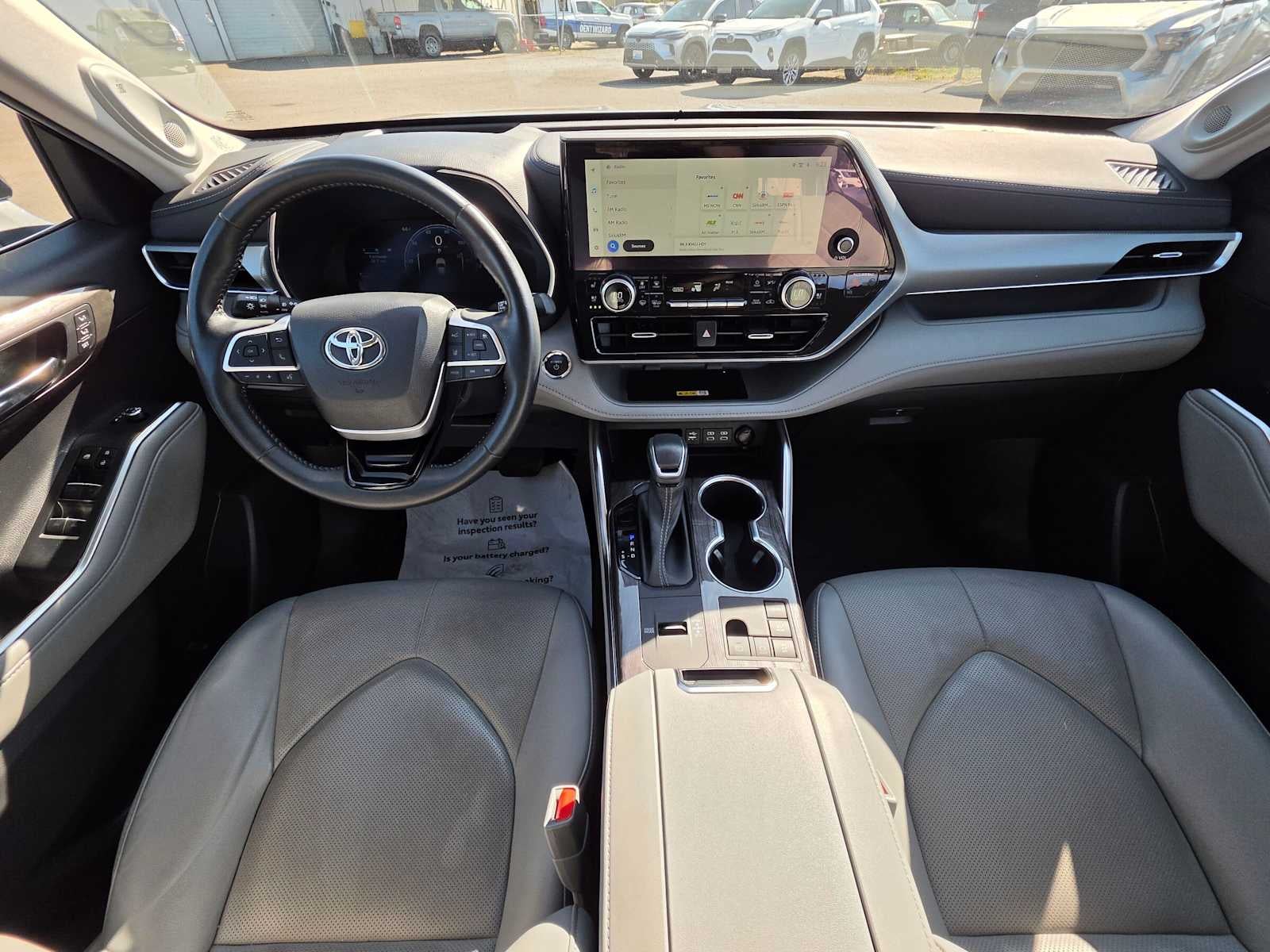 2023 Toyota Highlander Hybrid Platinum