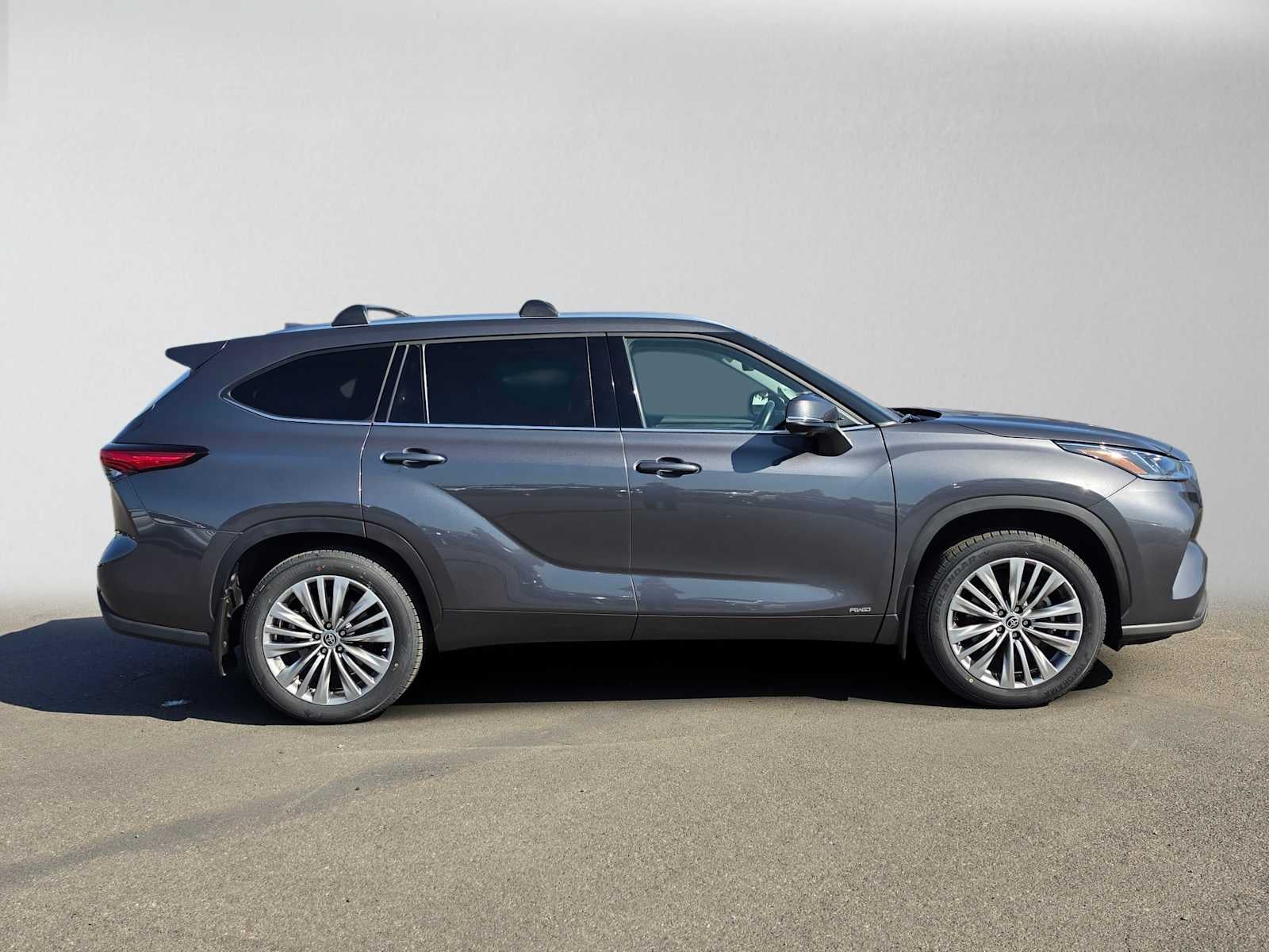 2023 Toyota Highlander Hybrid Platinum