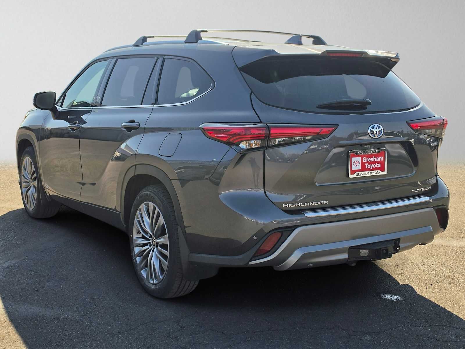 2023 Toyota Highlander Hybrid Platinum