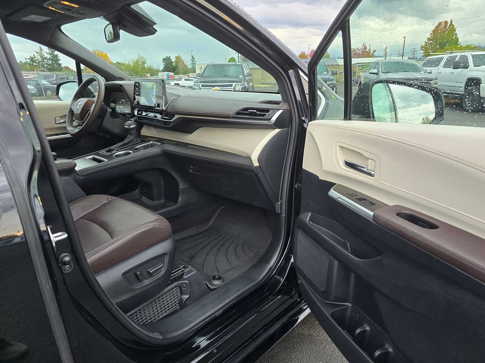 2023 Toyota Sienna Platinum