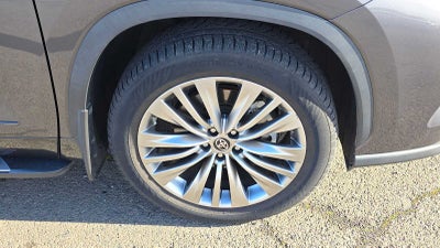 2022 Toyota Highlander Platinum