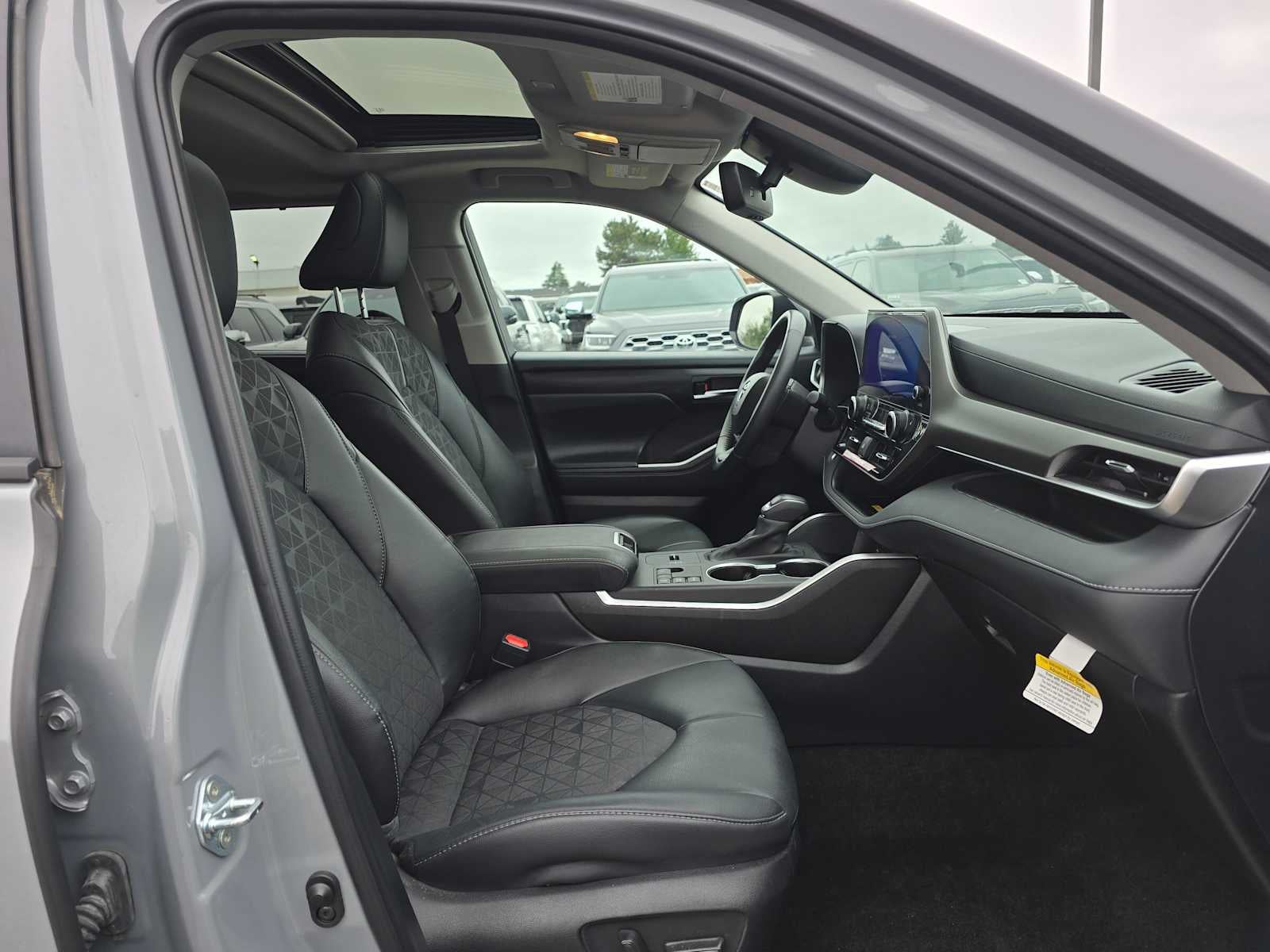 2024 Toyota Highlander Hybrid XLE Nightshade