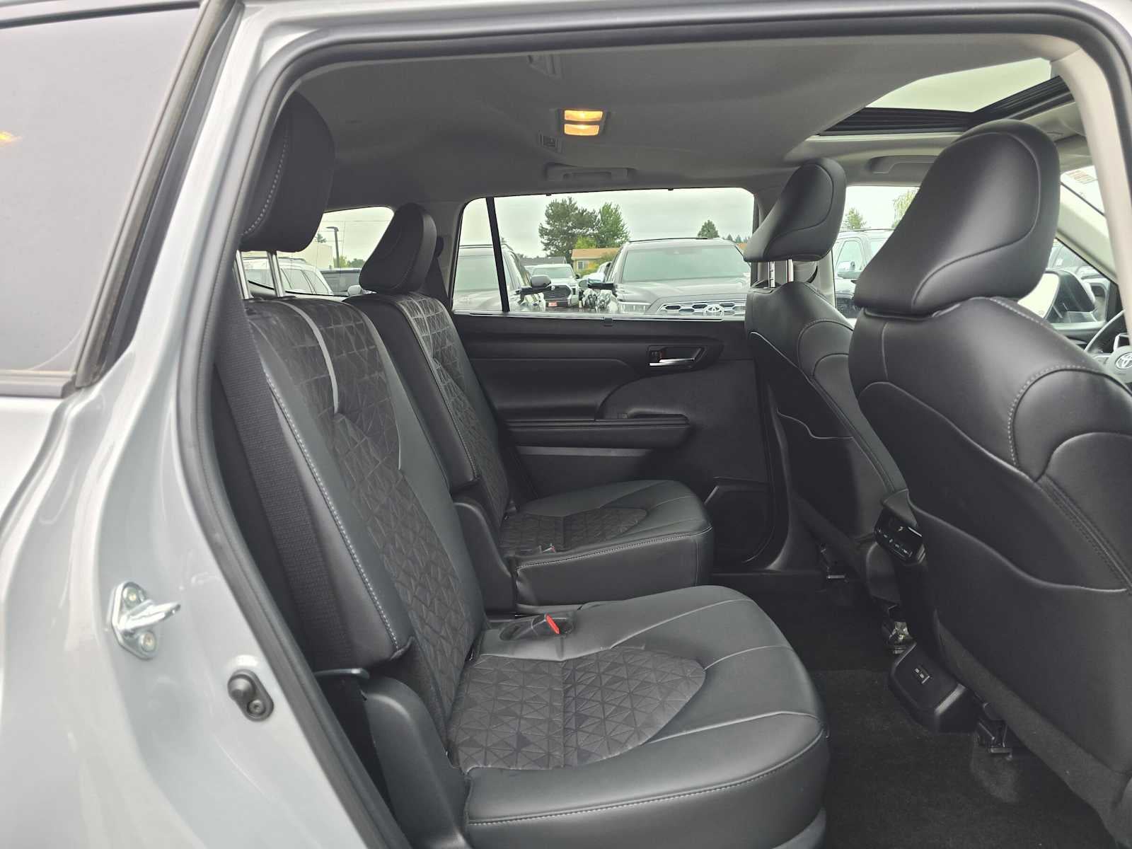 2024 Toyota Highlander Hybrid XLE Nightshade