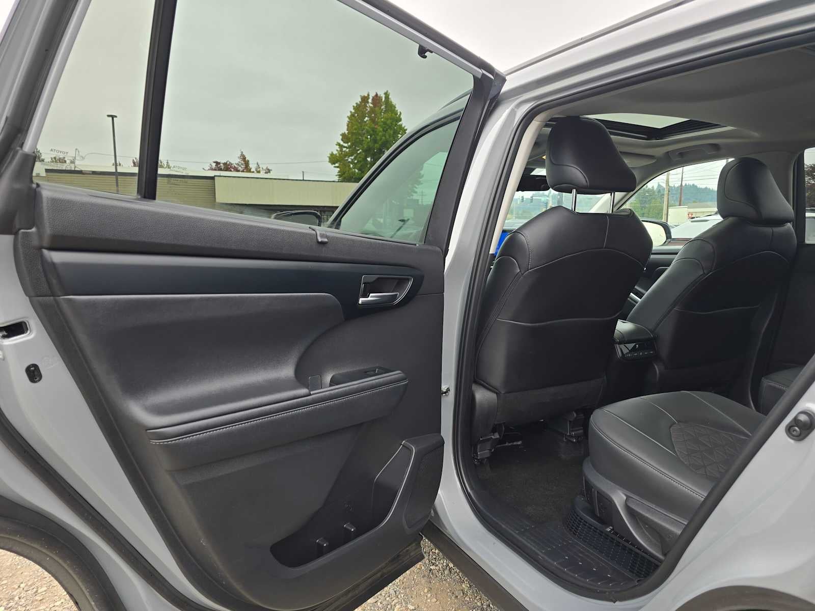 2024 Toyota Highlander Hybrid XLE Nightshade