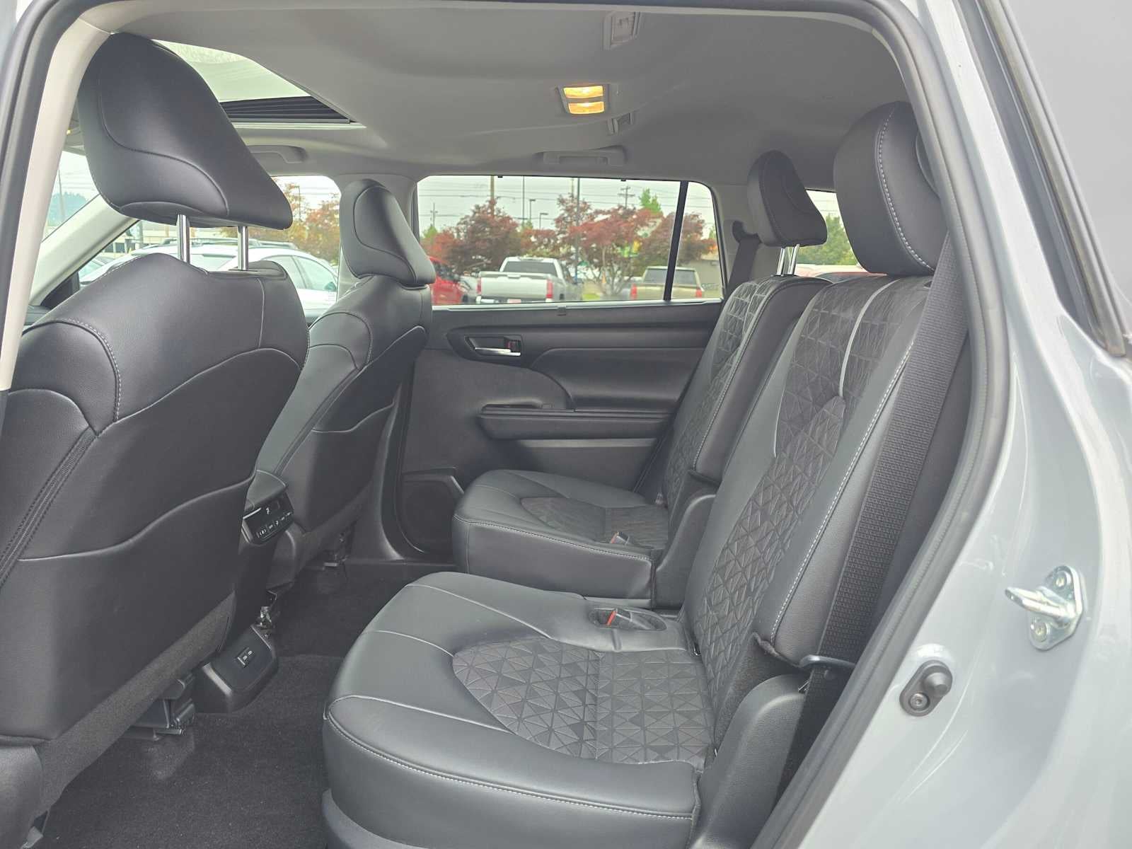 2024 Toyota Highlander Hybrid XLE Nightshade