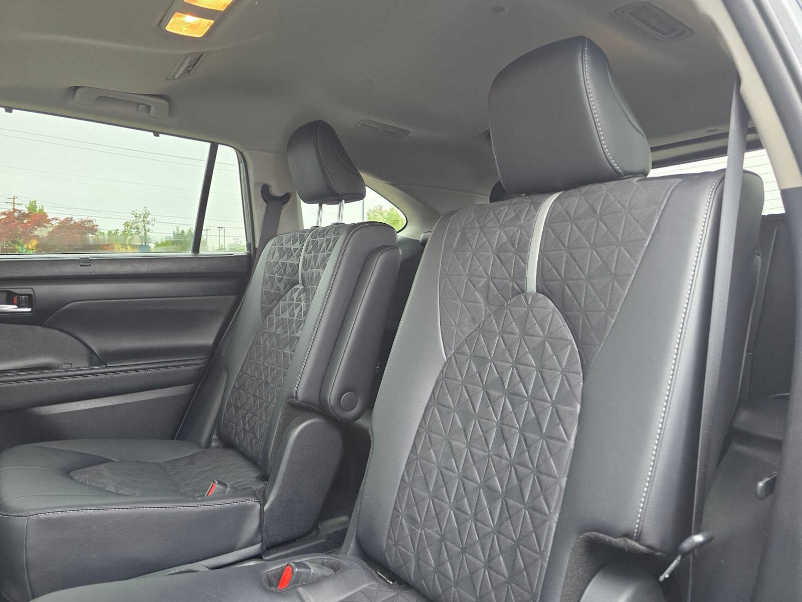 2024 Toyota Highlander Hybrid XLE Nightshade