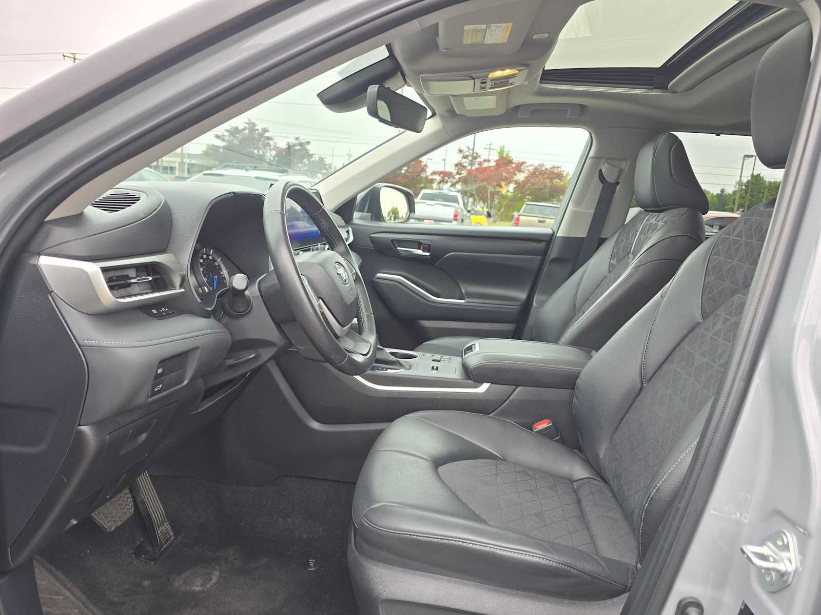 2024 Toyota Highlander Hybrid XLE Nightshade