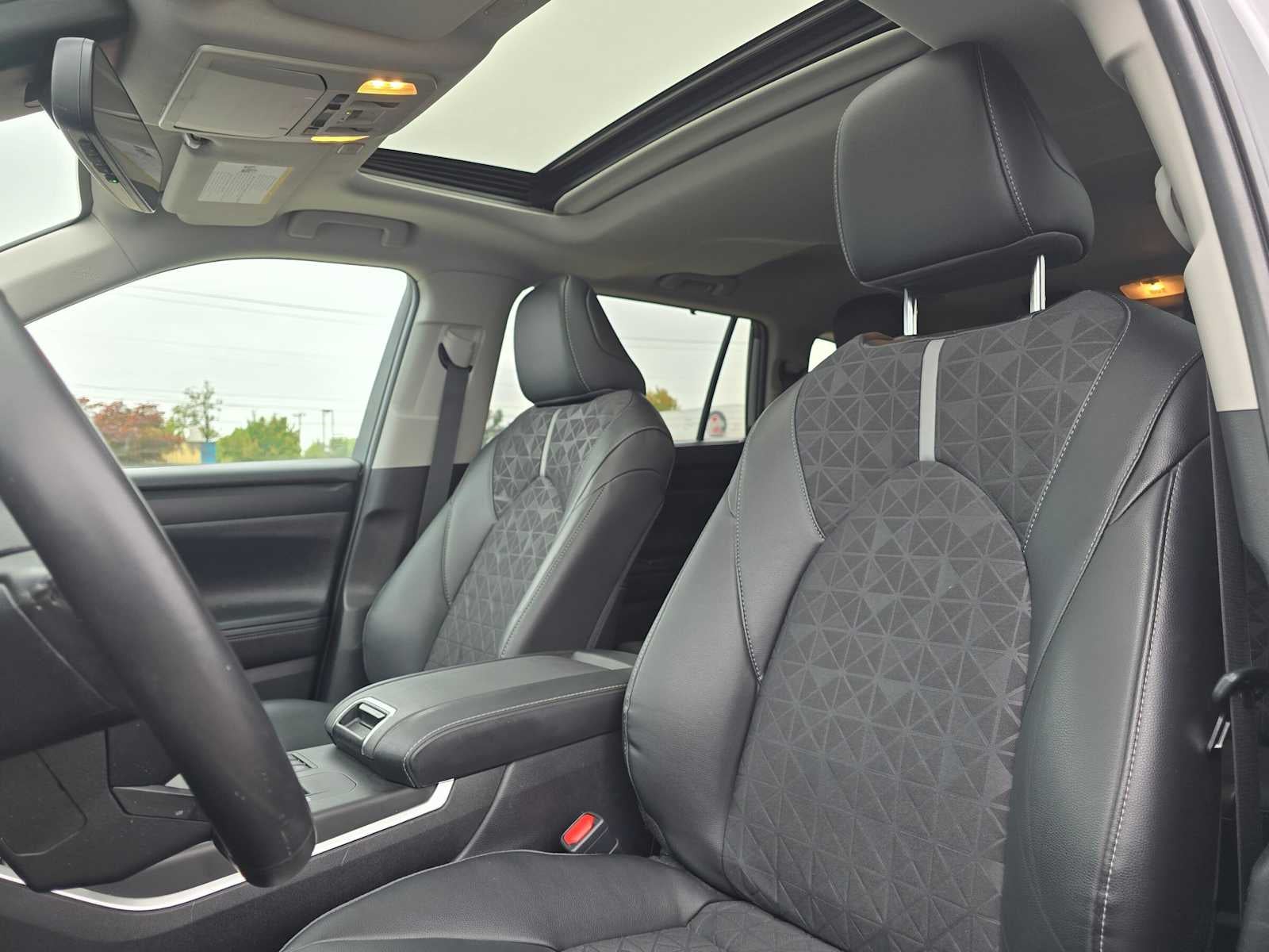 2024 Toyota Highlander Hybrid XLE Nightshade