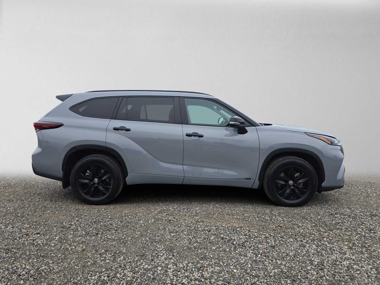 2024 Toyota Highlander Hybrid XLE Nightshade