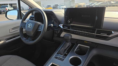 2025 Toyota Sienna LE