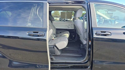 2025 Toyota Sienna LE