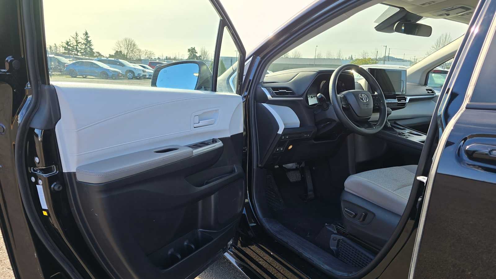 2025 Toyota Sienna LE