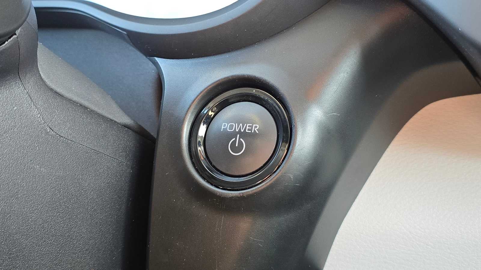 2025 Toyota Sienna LE