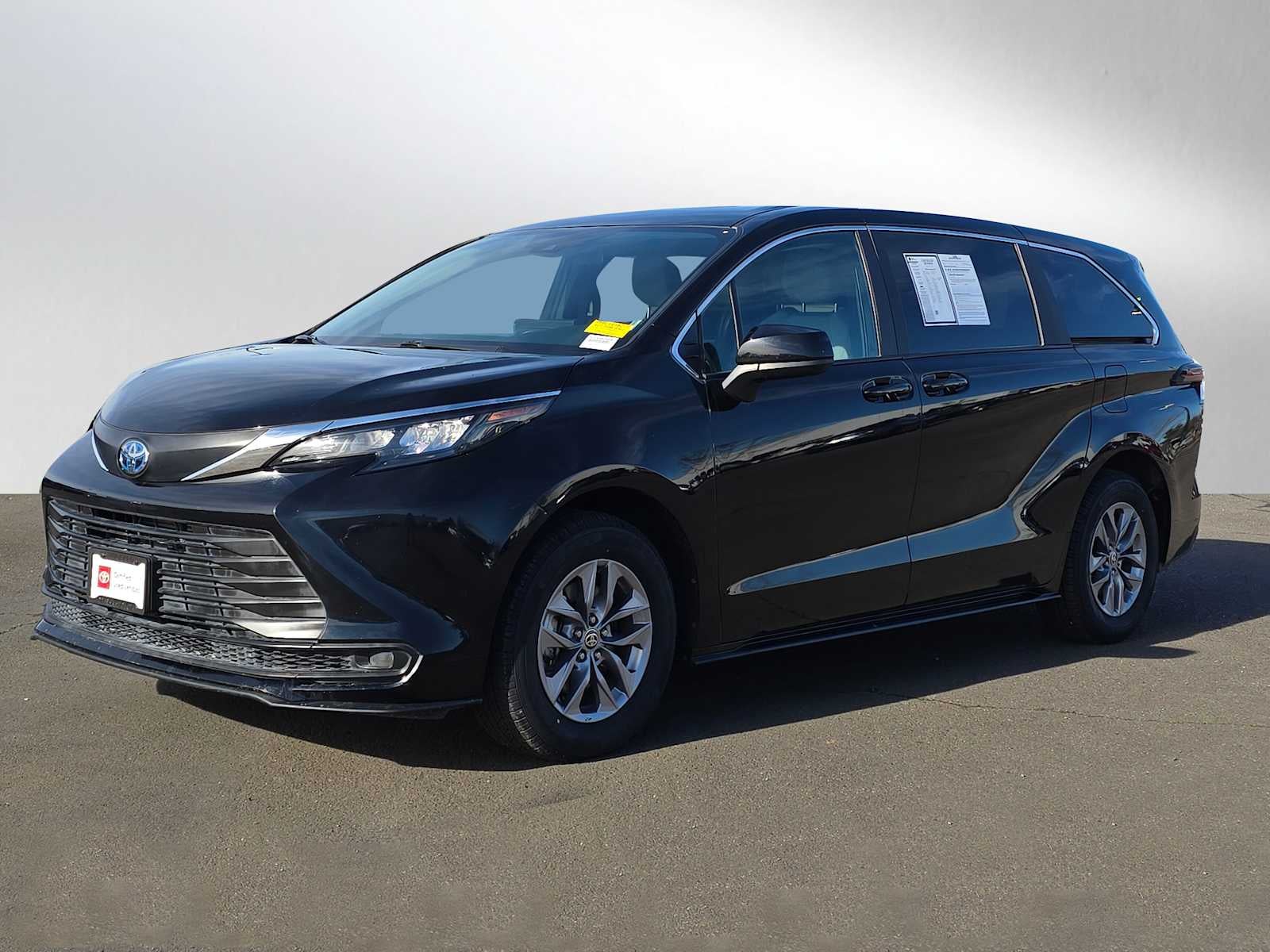 2025 Toyota Sienna LE