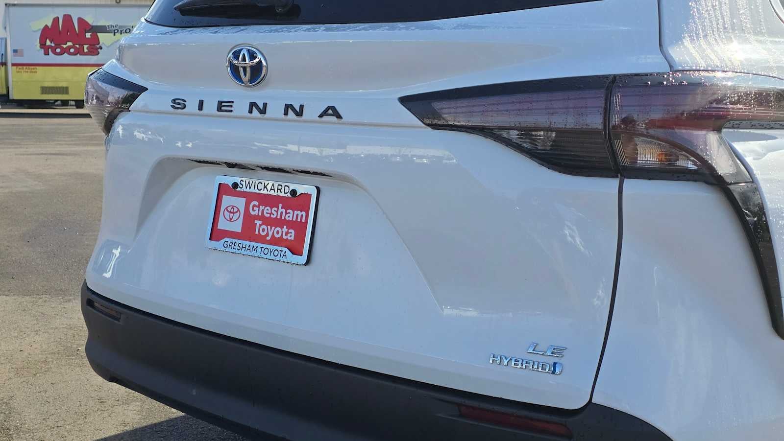 2024 Toyota Sienna LE