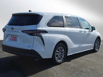 2024 Toyota Sienna LE
