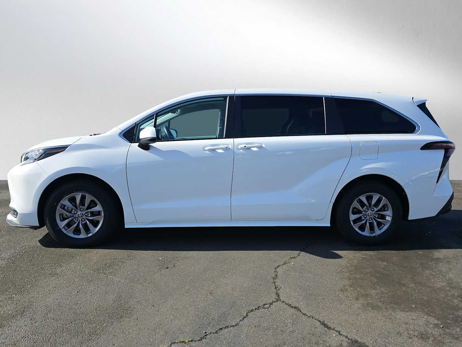 2024 Toyota Sienna LE