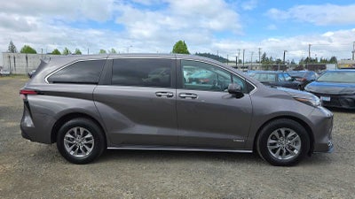 2021 Toyota Sienna XLE