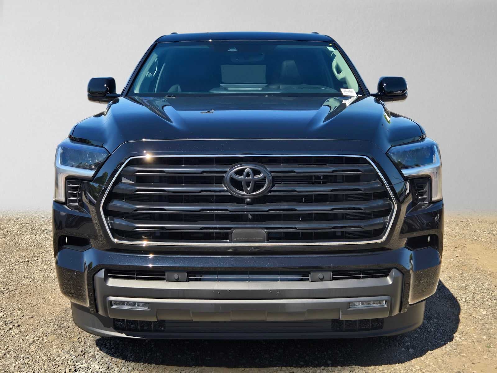 2024 Toyota Sequoia SR5