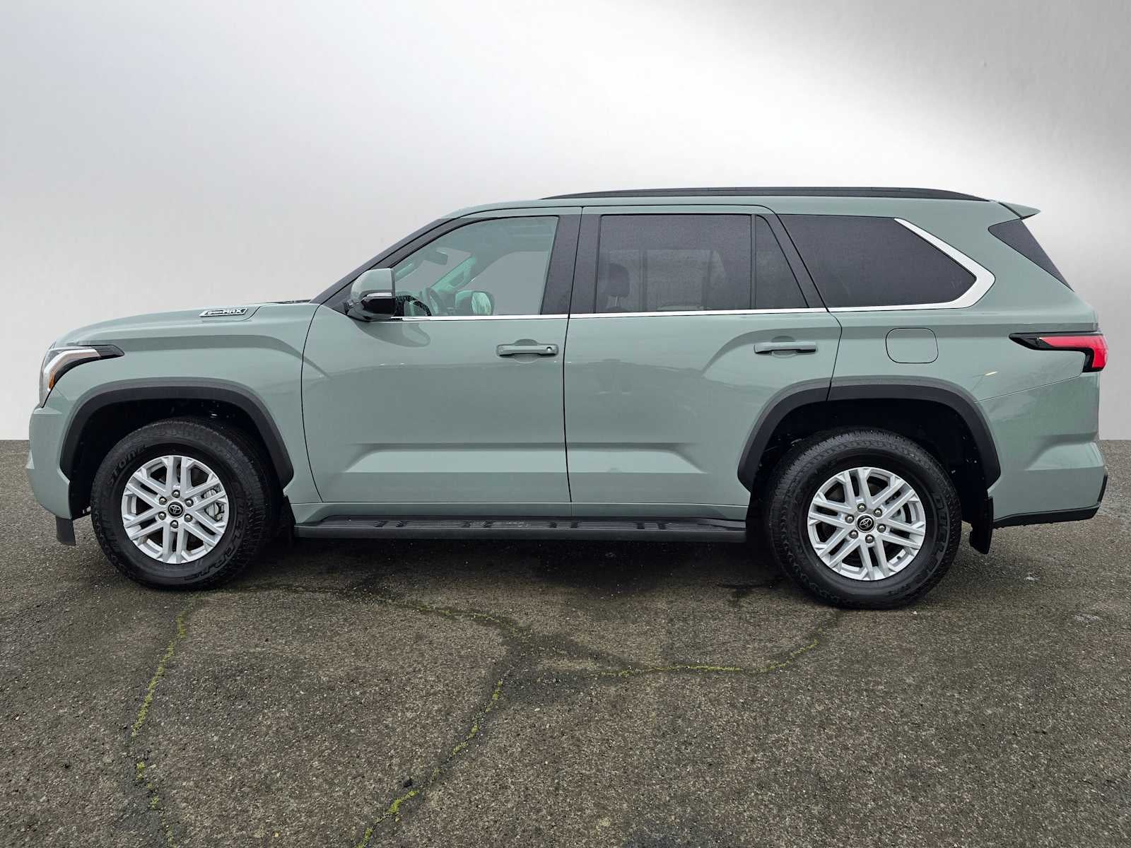 2024 Toyota Sequoia SR5