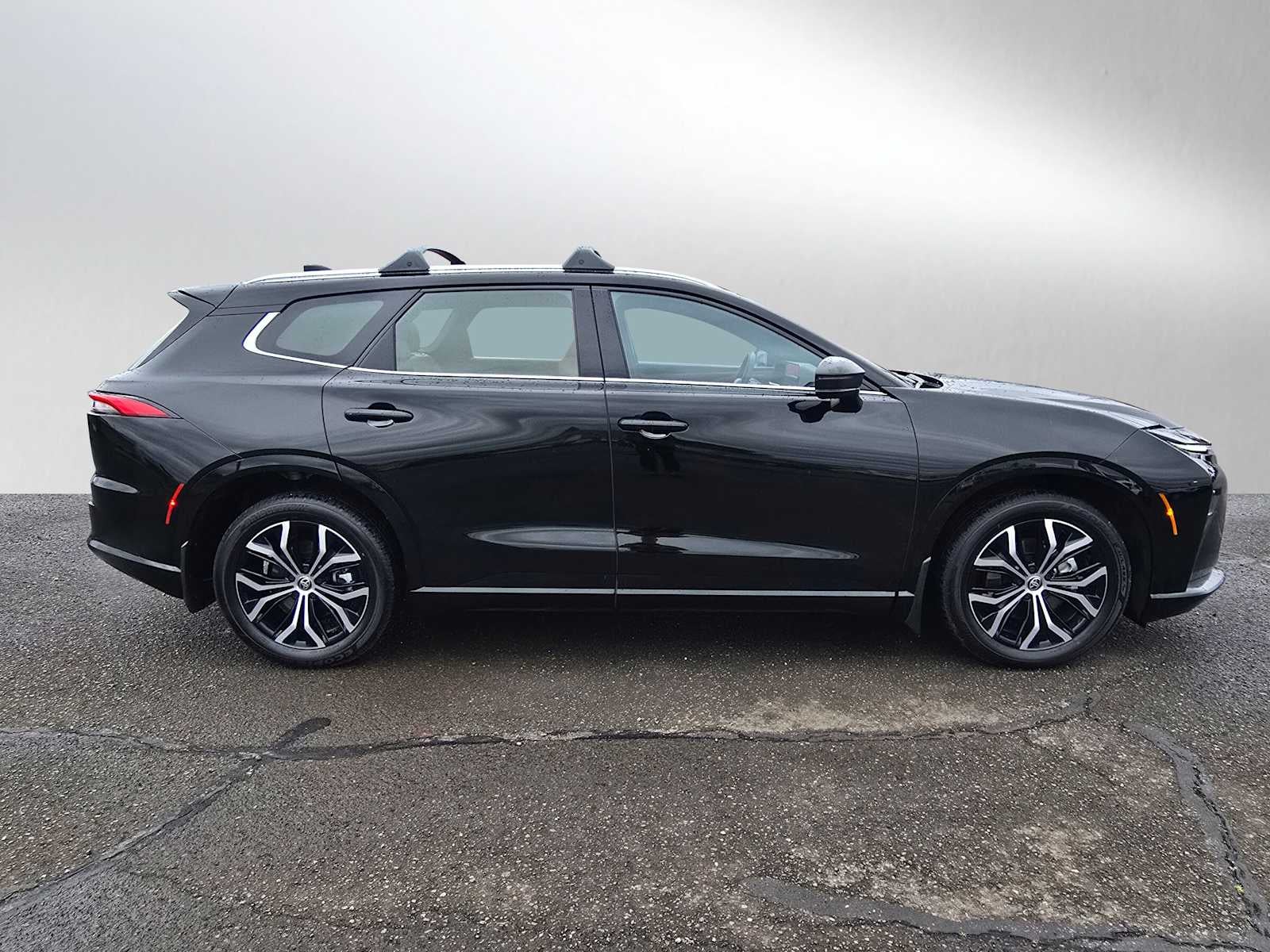 2025 Toyota Crown Signia XLE