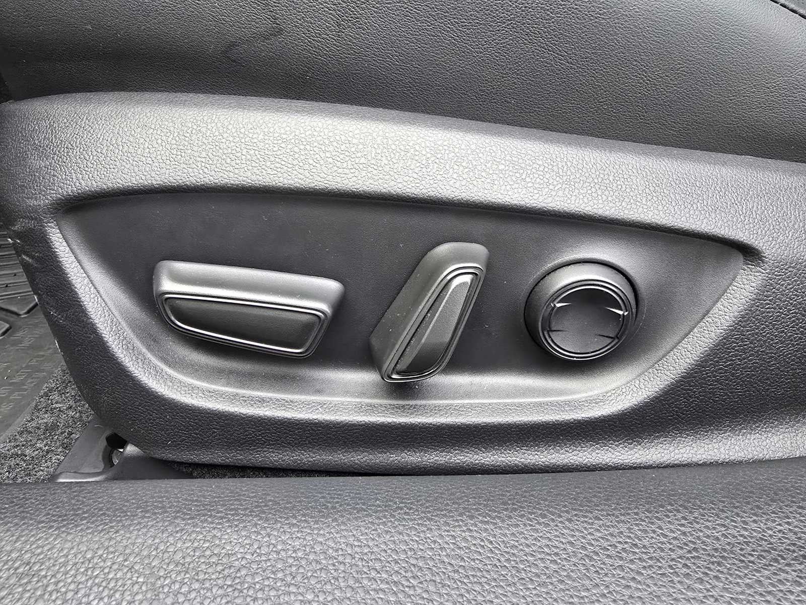 2025 Toyota Prius XLE