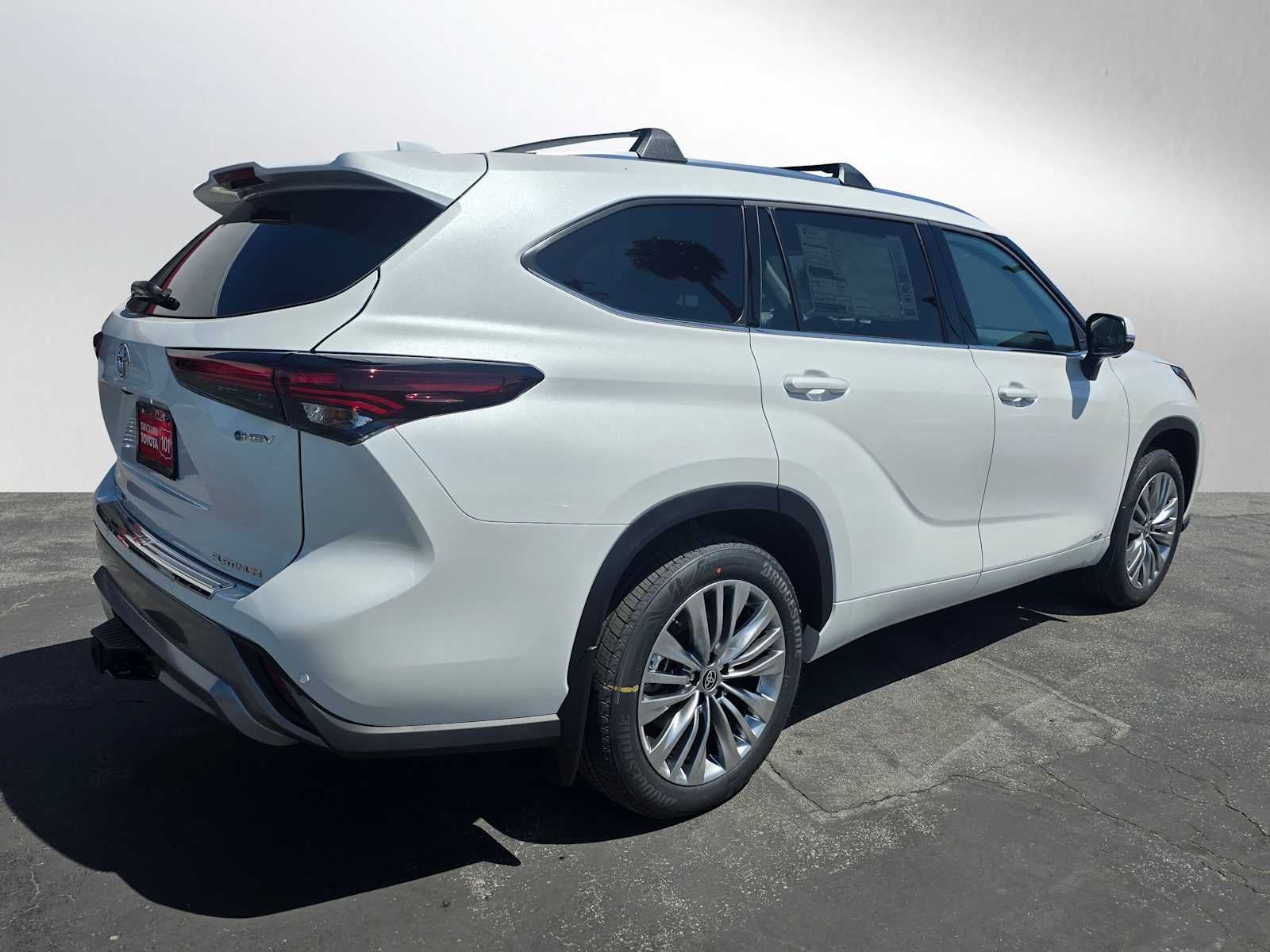2026 Toyota Highlander Hybrid Platinum