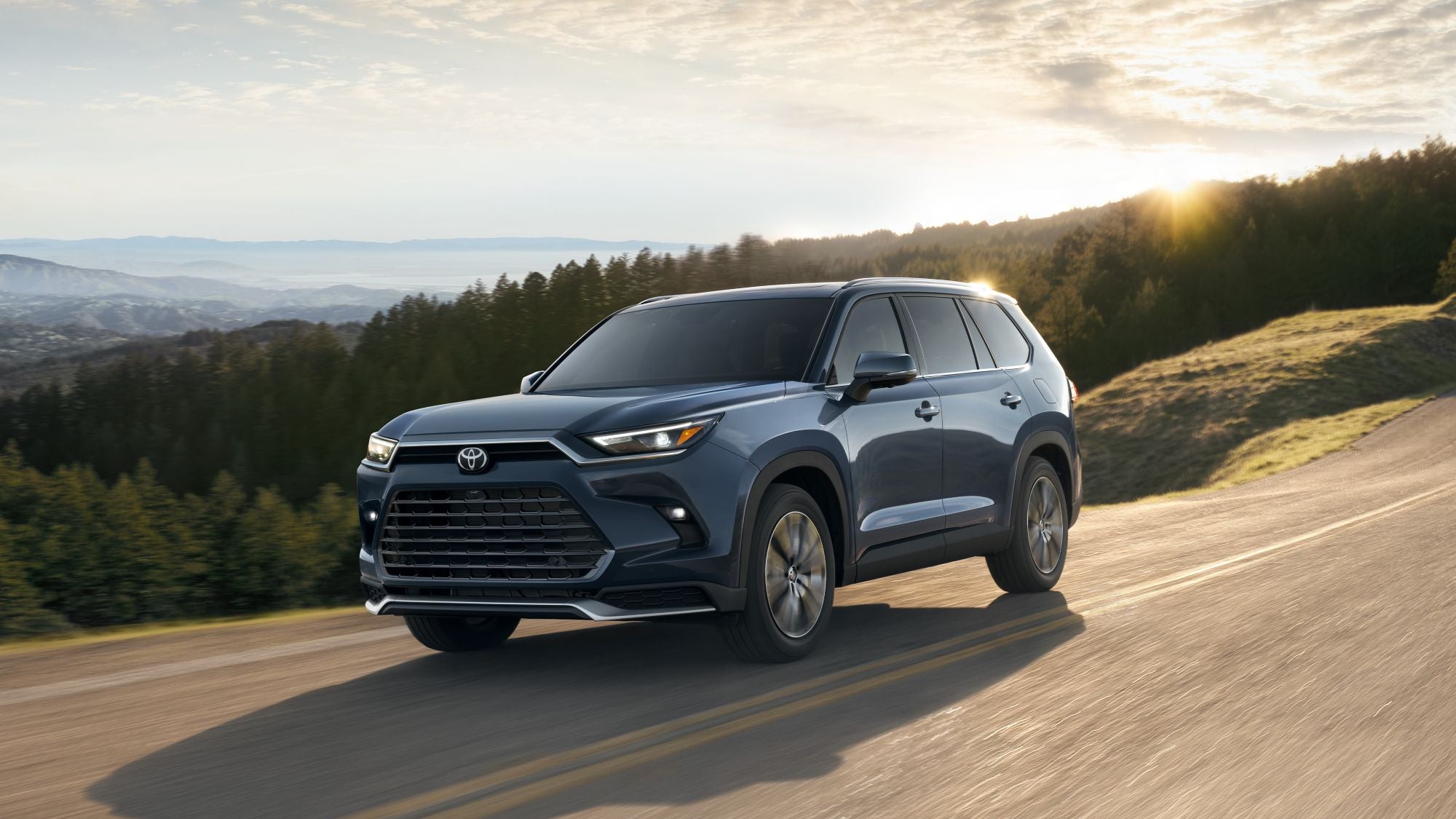 Explore Your Options: 2024 Toyota Grand Highlander Hybrid near Gresham, OR